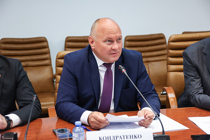 сенатор алексей кондратенко