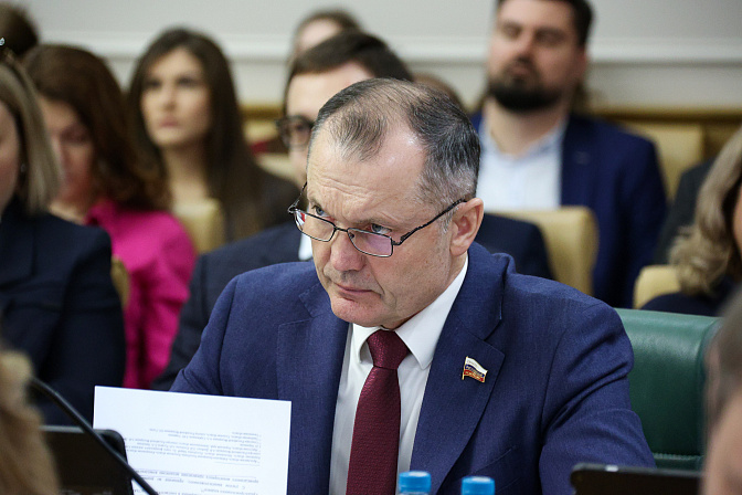 сенатор игорь мурог