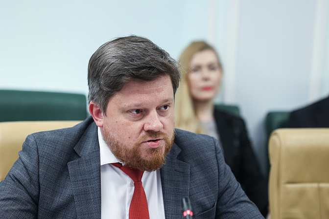 сенатор дмитрий вахруков