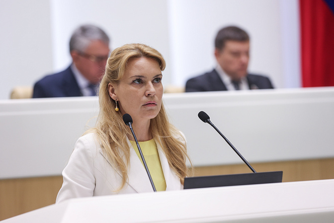 сенатор дарья лантратова