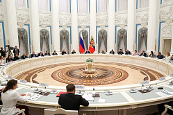 Путин призвал совершенствовать программу маткапитала и не распылять ресурсы