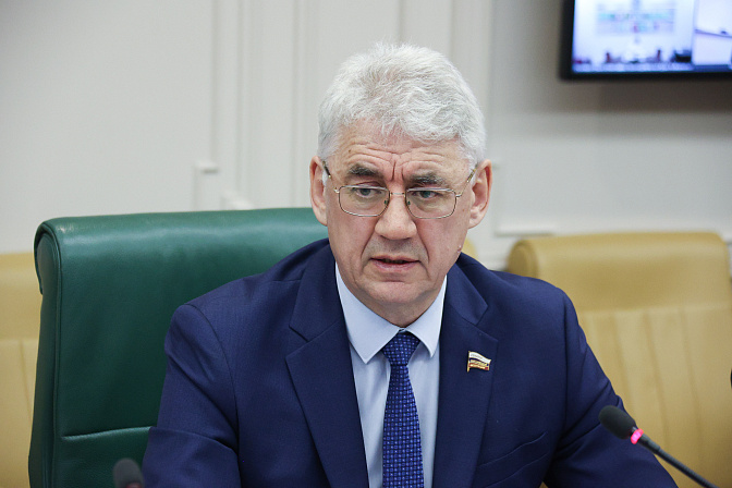 сенатор виктор калашников
